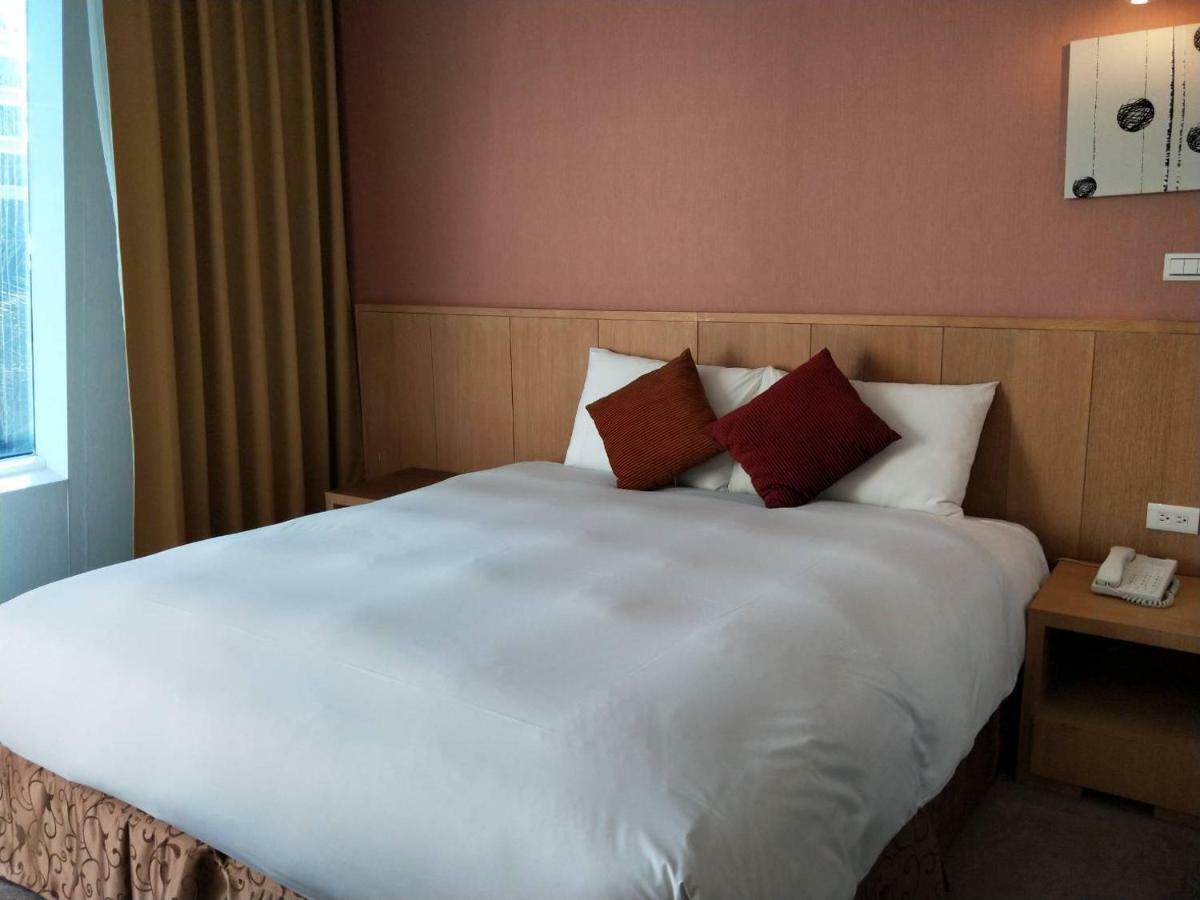 In Young Hotel Kaohsiung Exterior foto